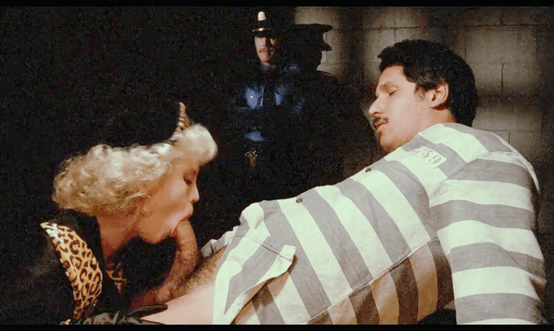 Prison guard allows him to get his dick sucked