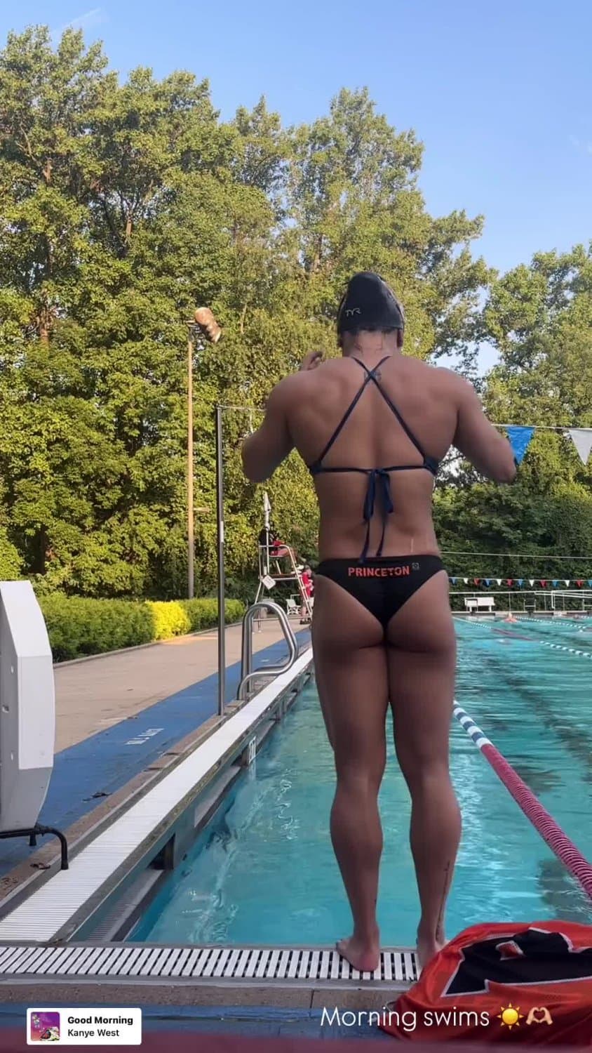 Asian Female Bodybuilder Elaina