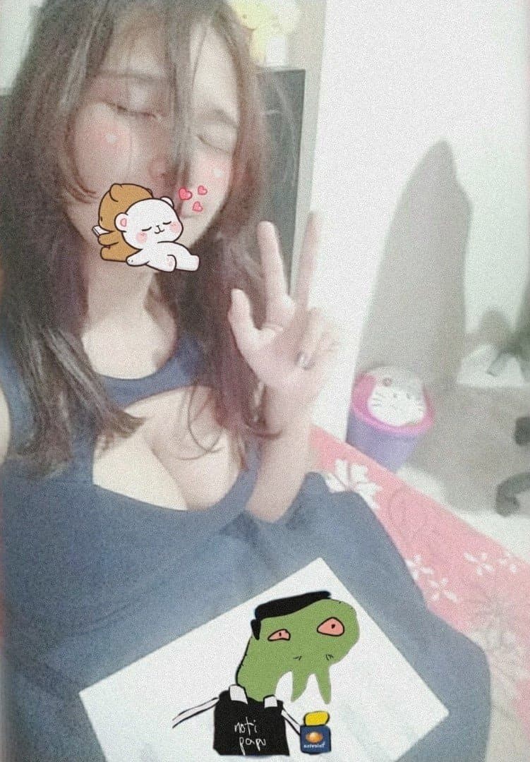 Blanquita hermosa con tetas jugozas???