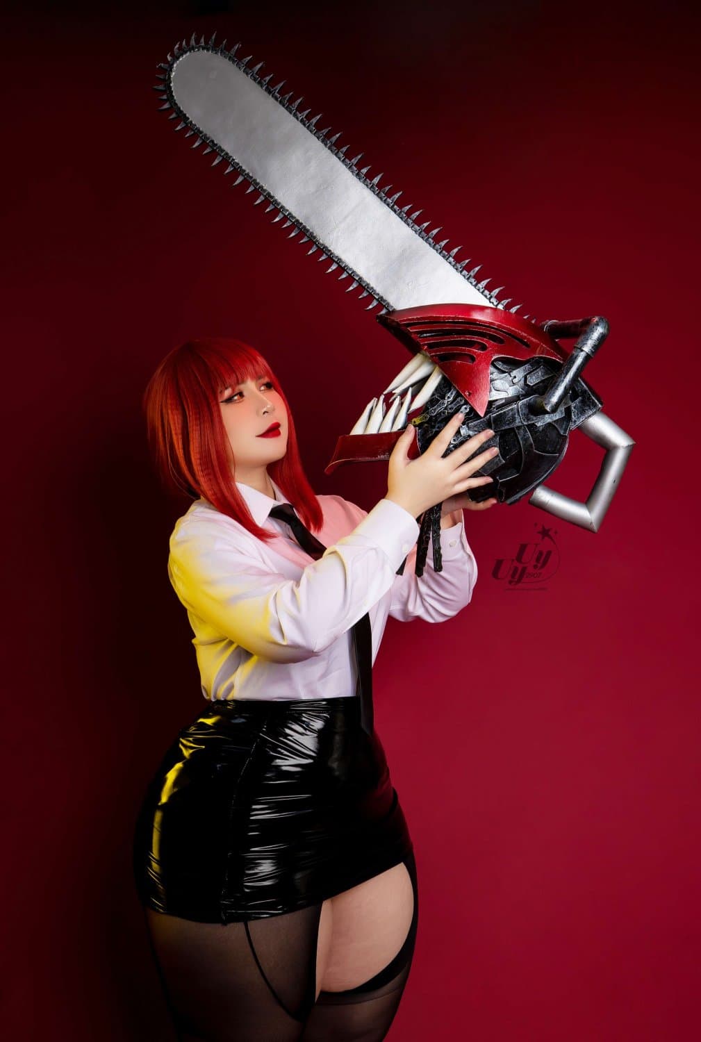 Thicc Ass Makima Cosplayer