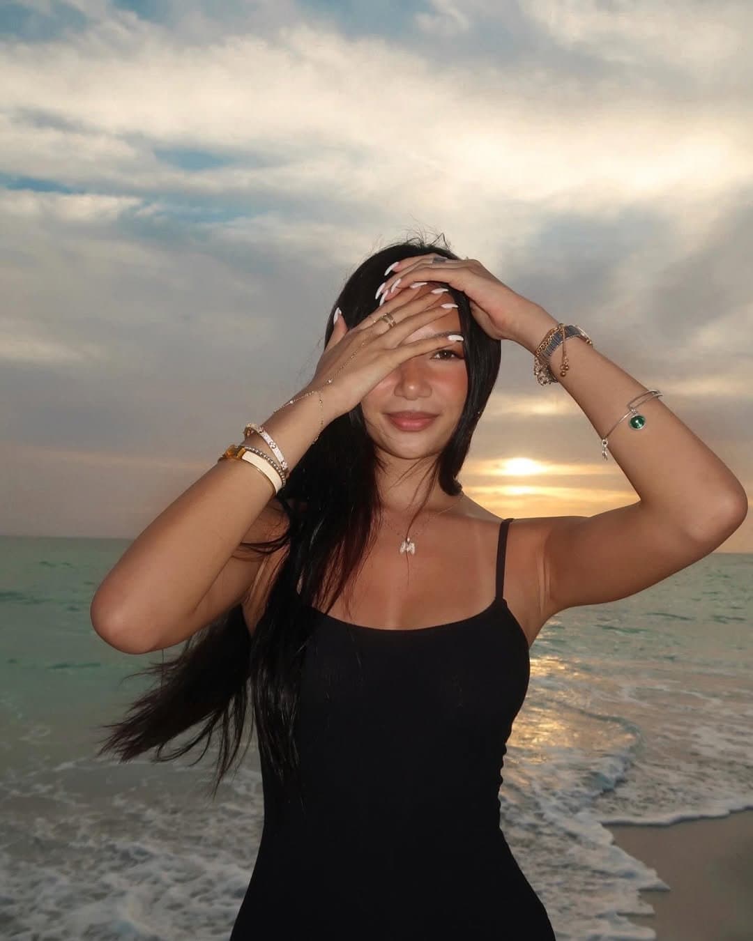 *RARE* Real Asian IG Model’s Tits LEAKED! Fuck!!! ? Save while you can! (Compare her necklace*)