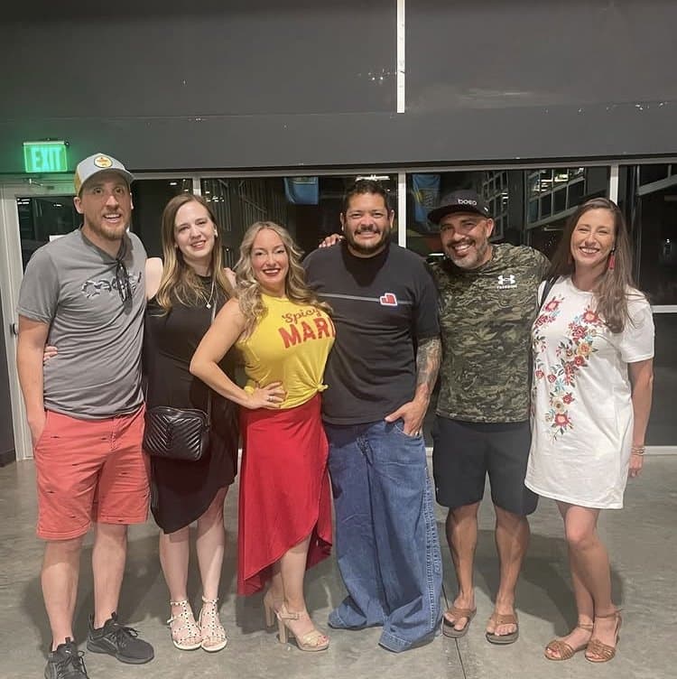 Bimbo Real estate agent is a cheater, SHARE SHARE SHARE