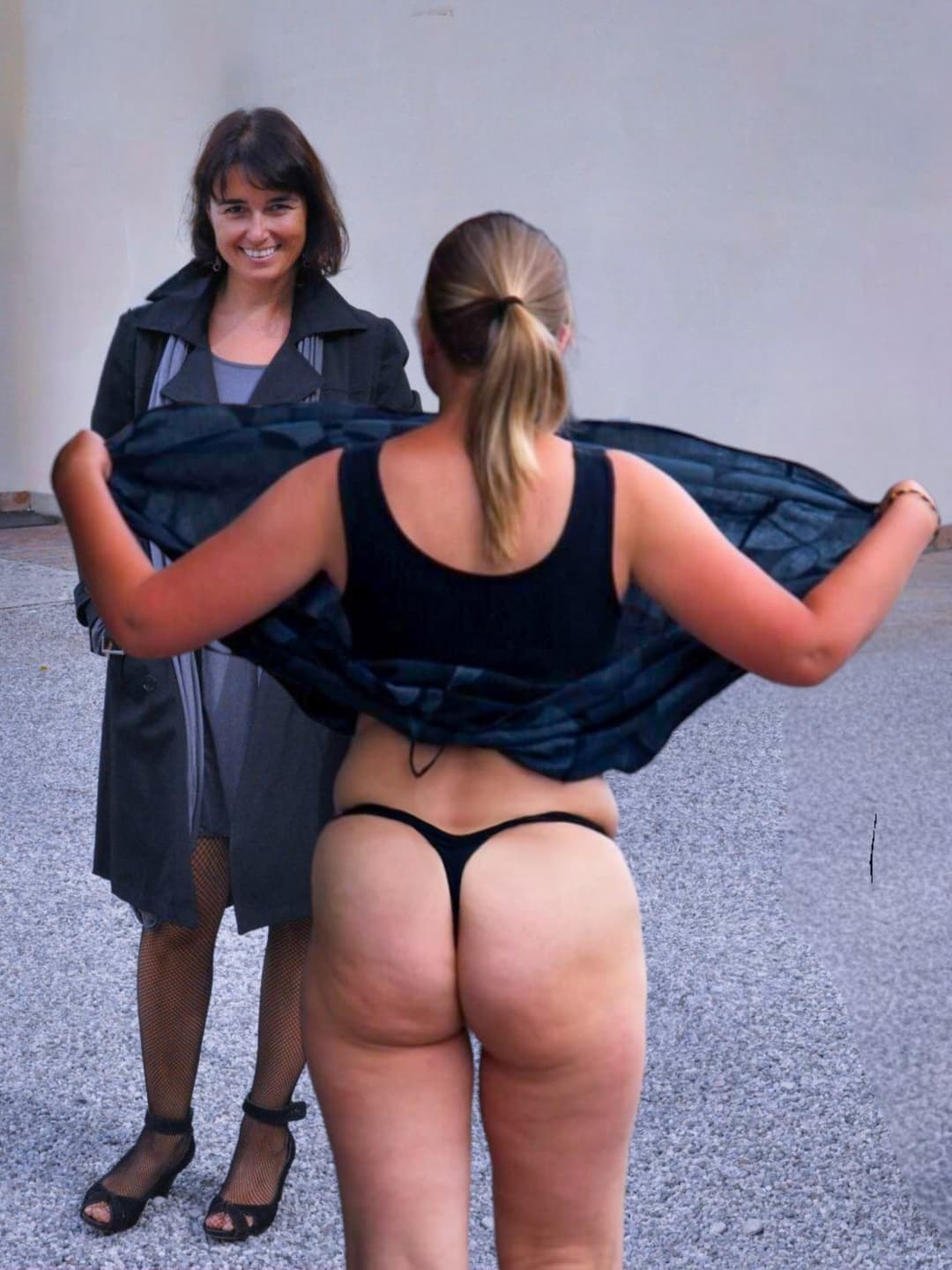 performs in front of the queen of exhibitionism...