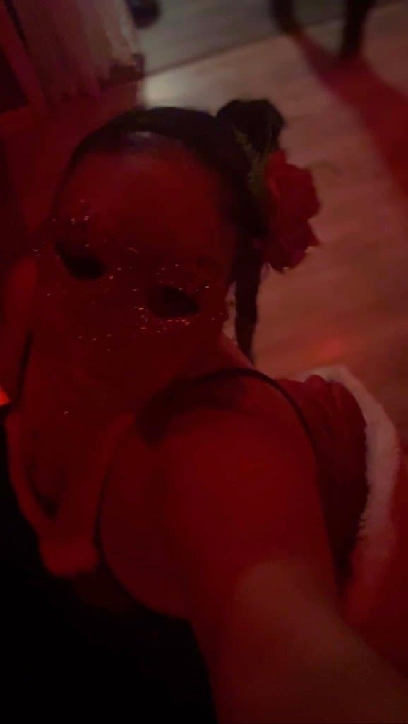 AUTHENTIC real MATURE ebony fat pussy moms camera roll from her phone REAL LEAKS