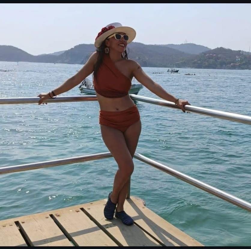 Click to view full size Ana Cecilia exhibida - mi amiga es una PUTA de piel morena