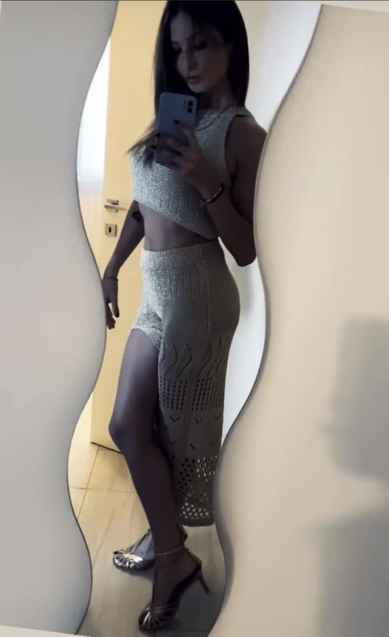 Click to view full size Katia from italy. Super hot slut with perfect body and pretty face. Kik