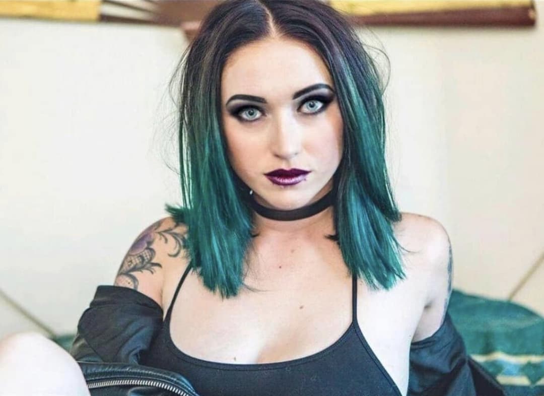 Click to view full size GA TikTok Goth Slut Pierced & Tatted LeAkEd