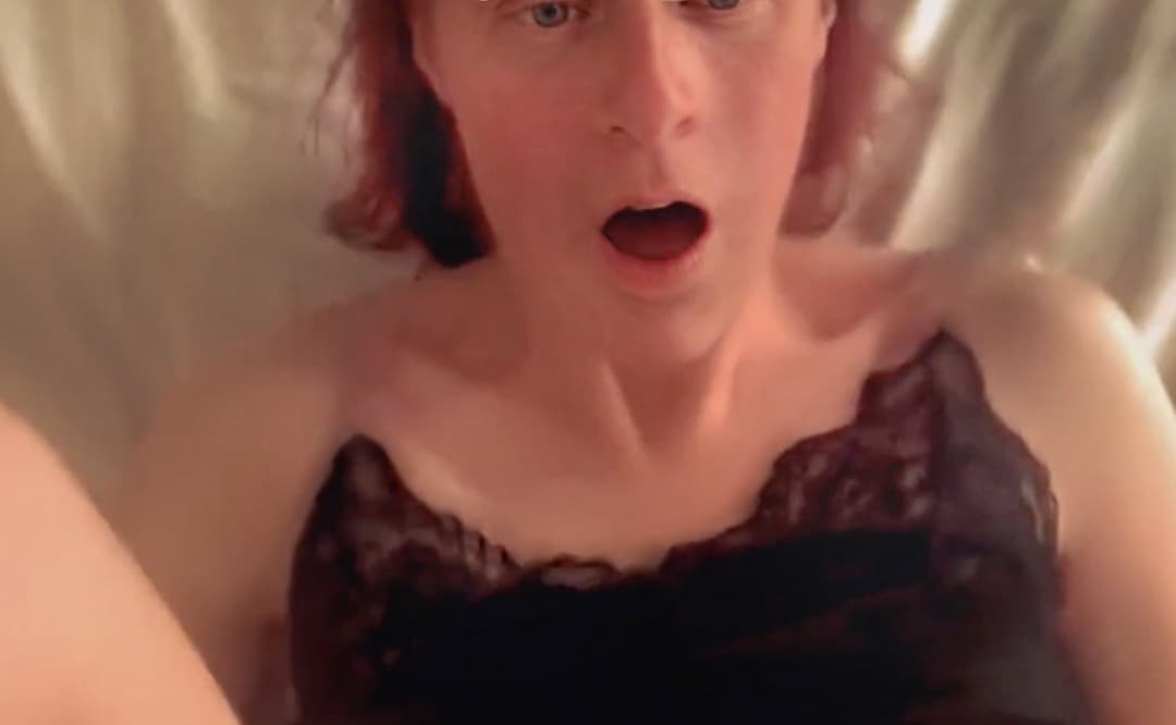 CROSSDRESSING (BBC GAY SEX)