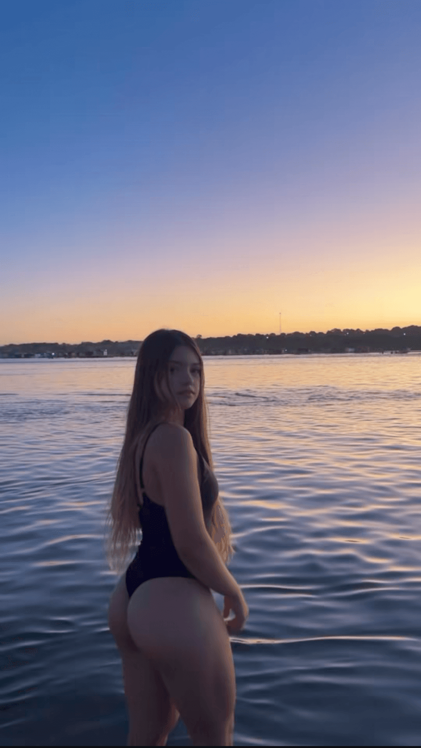 Sarada FF tá uma delícia, deve gemer bem gostoso