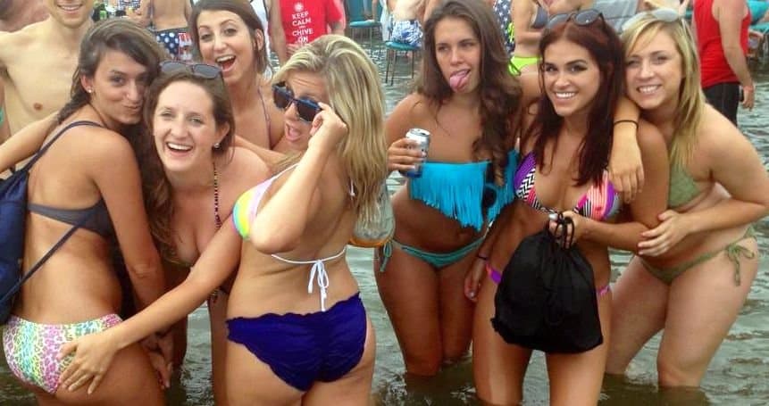 Hot blonde Jessi topless