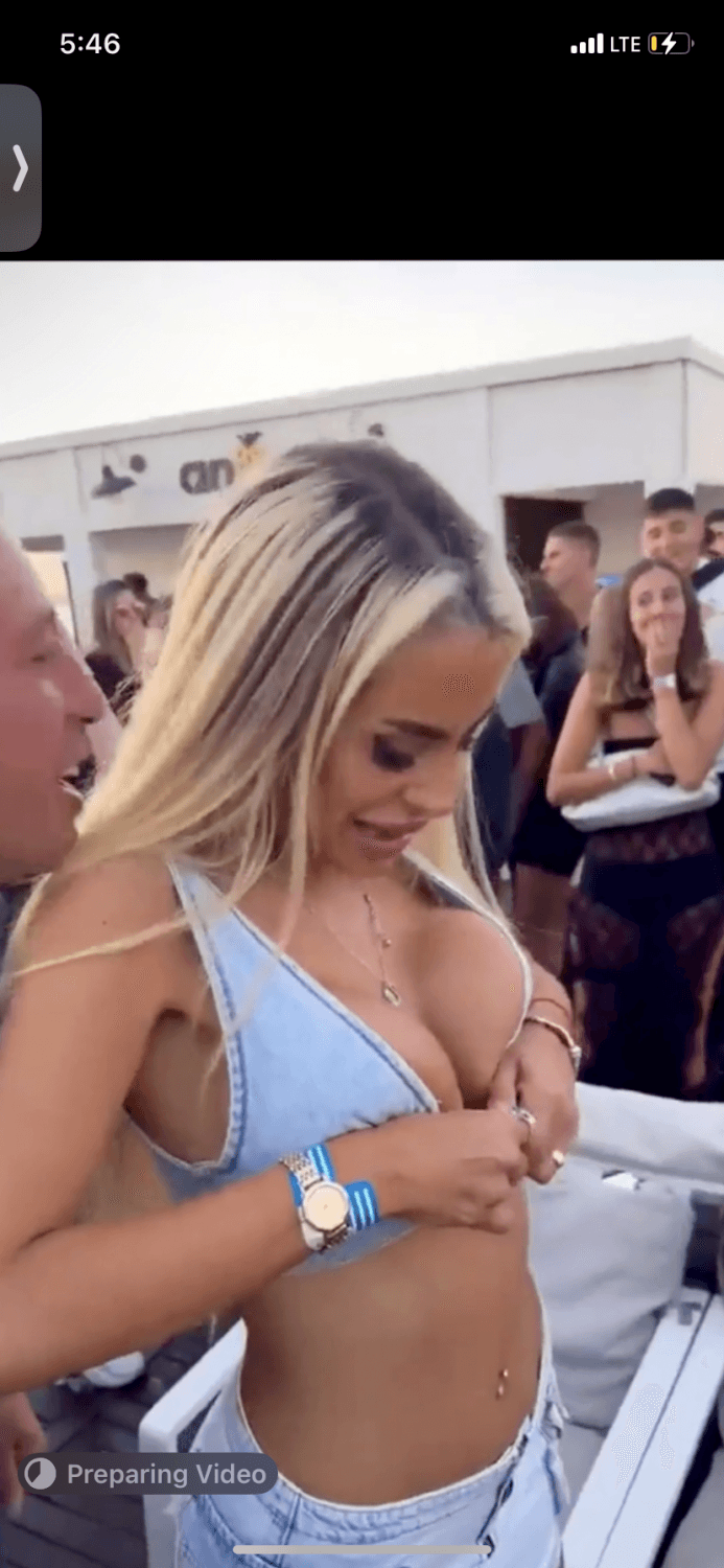 Bimbo Slut loses Bet n has to show tits ?