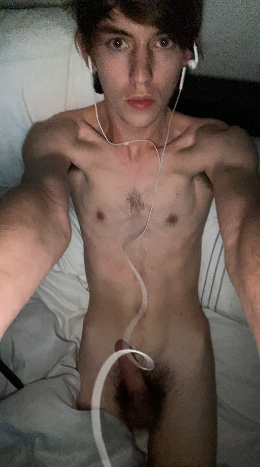 18 yo anal slut first post ever-Bobby/barker. Make him a famous webslut for the public to use:)