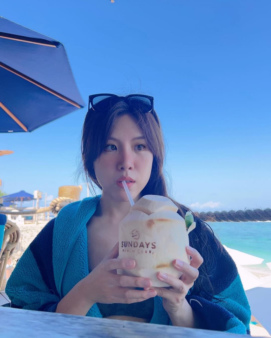 Pretty Hong Kong secretary having sex with her white boss