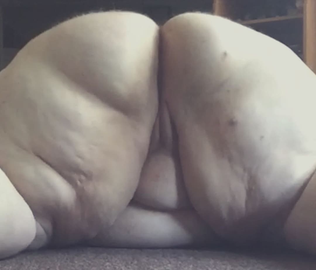 SSBBW shows off her big fat ass