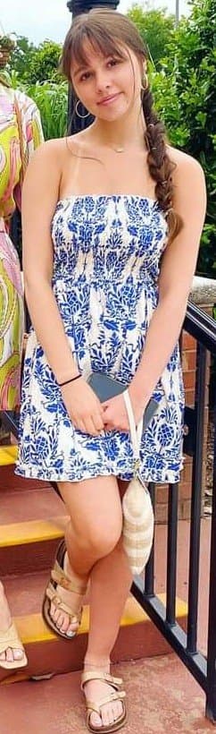 Click to view full size Young Teen Cheerleader Lets Older Men Creampie Her Tight Pussy ???