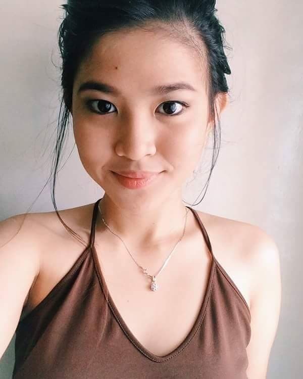 Cute Pinay leaked nude selfie and solo fingering