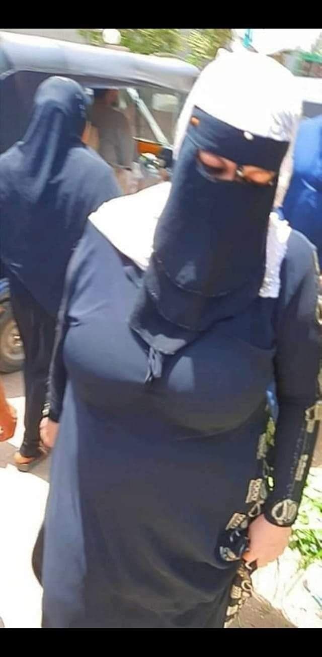 Hijab arabian milf in street ?hidden camera