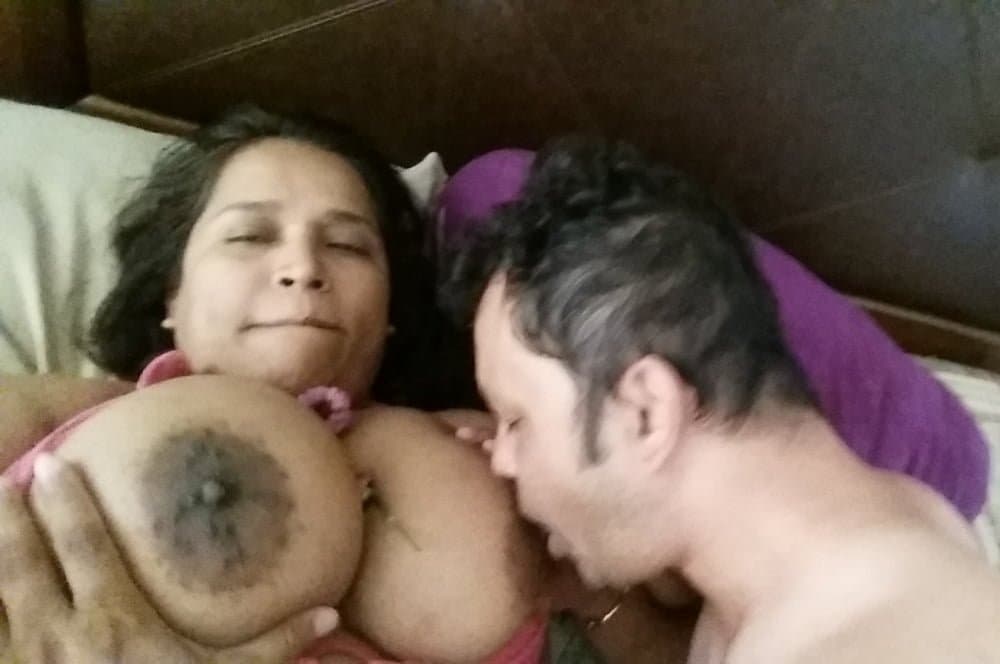 Voluptuous bhabhi from Dhaka, Bangladesh. No one could resist to pound this bhabhi????