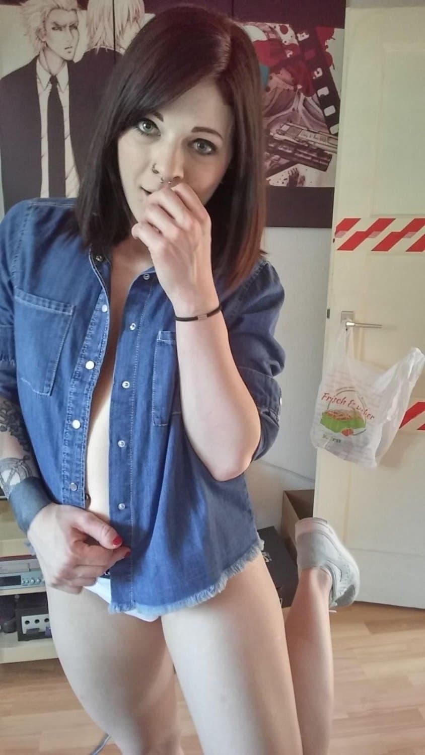 Kik:JuliaParies that’s her name as well she’s a caretaker in Frankfurt Germany