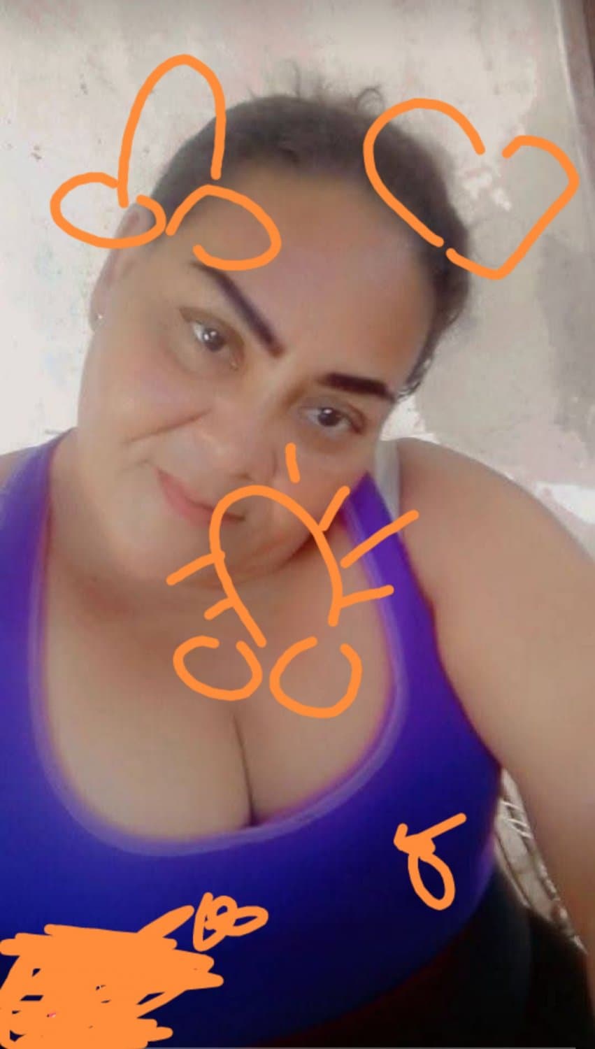 El dia sabado la invite a ir al gimnasio para bajar de peso, y miren la foto quese tomo bien puta