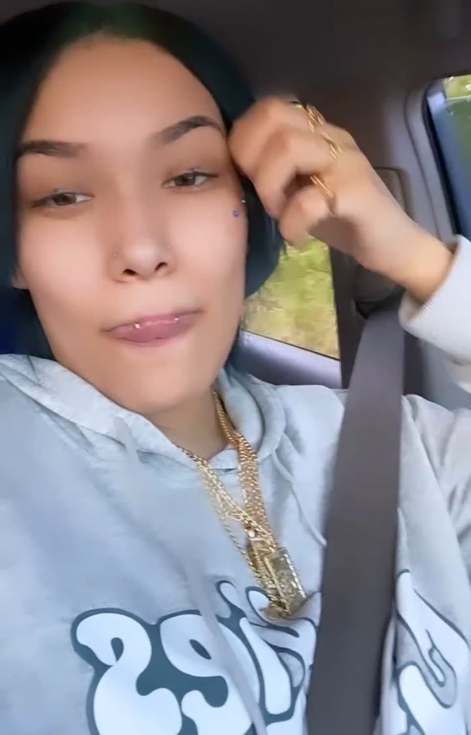 Lmk on her videos shaking ass/spreading holes