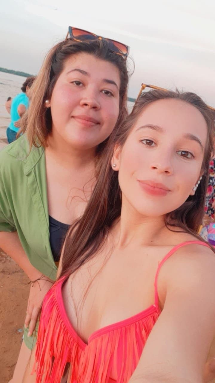 salinas_monserrat con falda de cuero