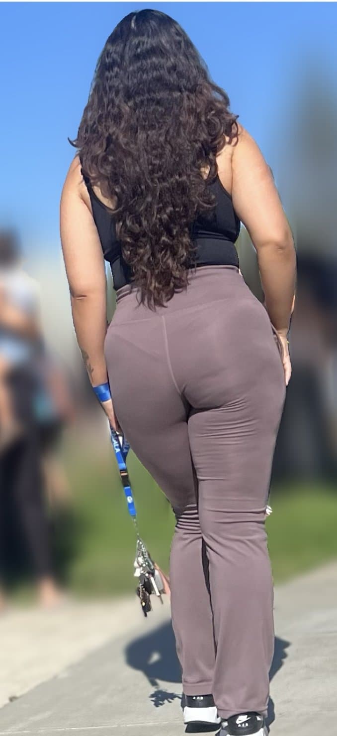 Milf Latina with fat ass wears yoga pants everyday for me