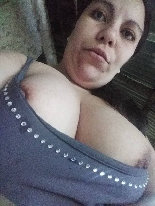 Becky madre puta Salvadoreña se deja coger por mi y mis amigos.