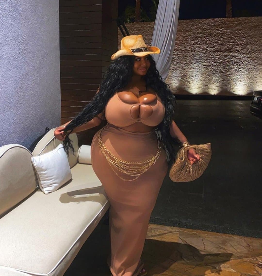 Black Gilf Witha Huge Ass & Fat Tits