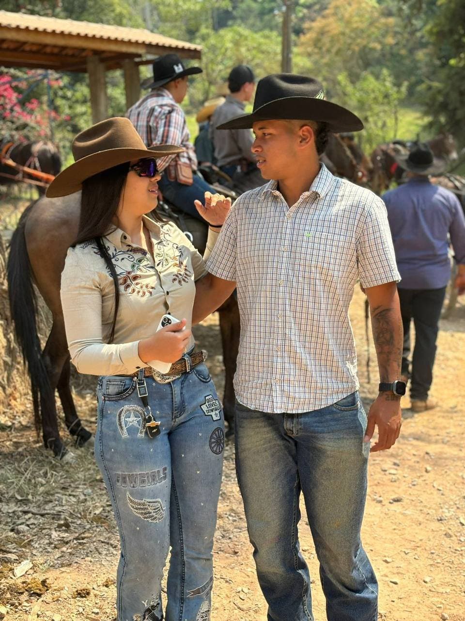 cowboy sentou a pica na namorada puta