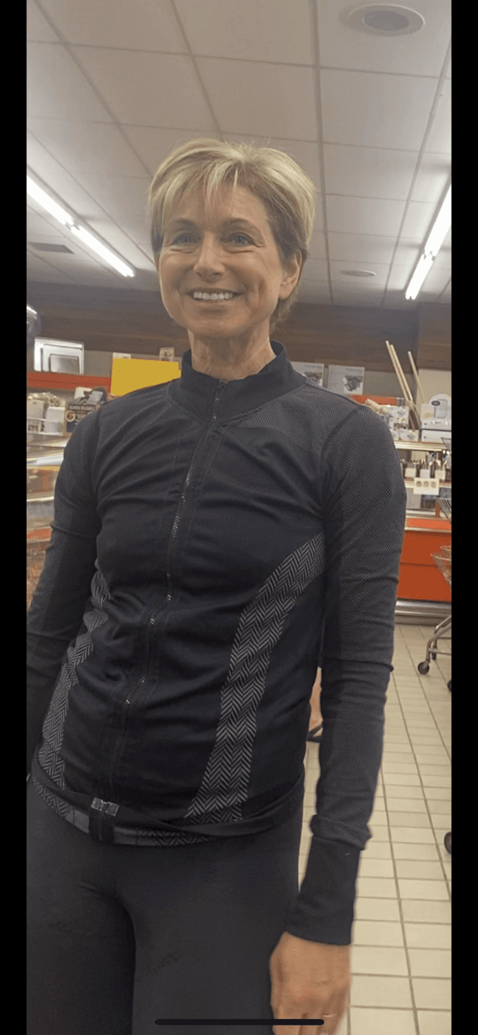 MILF Short hair candid