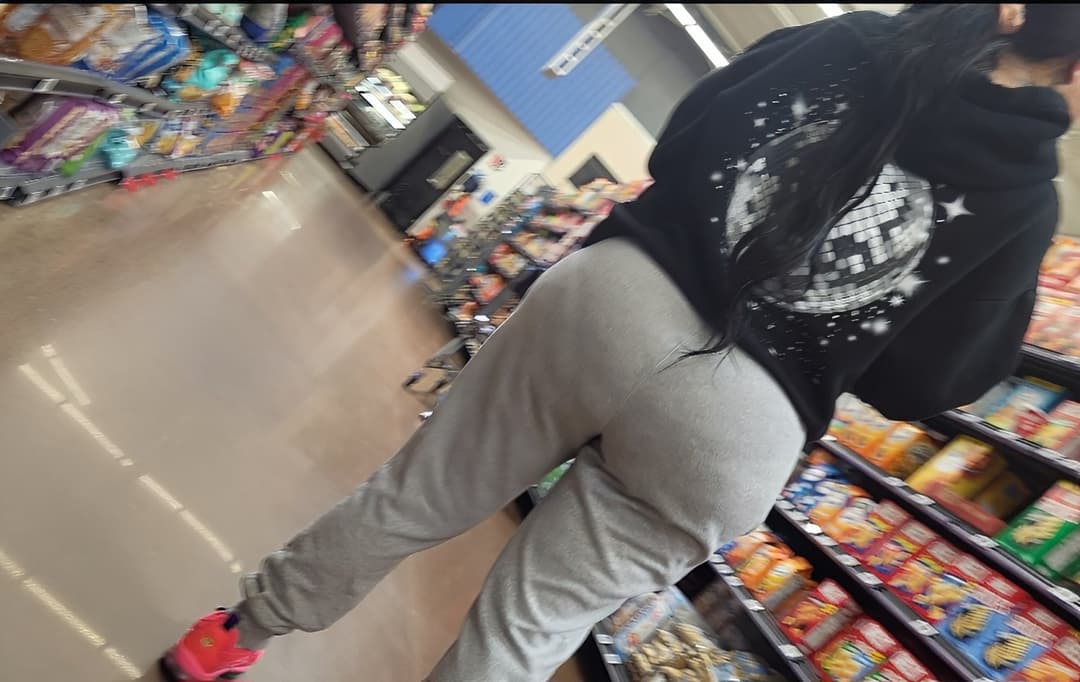 Candid Black woman with PHAT ass (VPL)