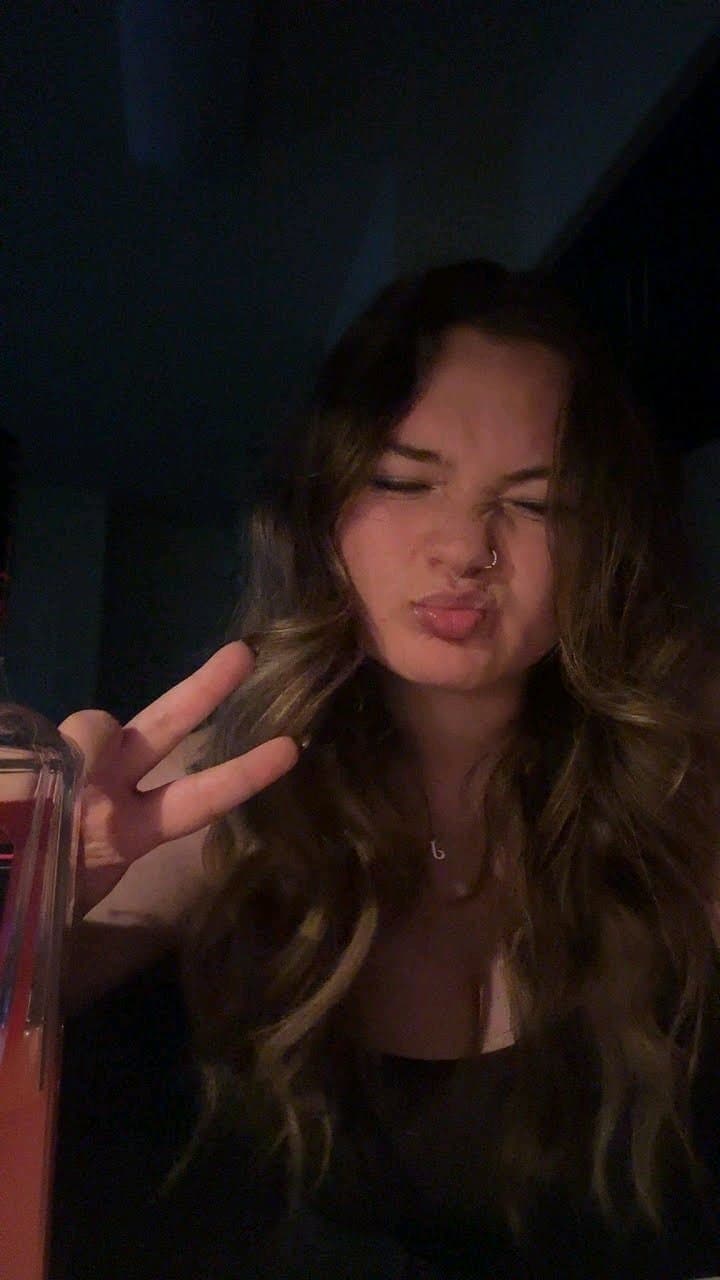 Jessie 22 from California, has requested to be uploaded