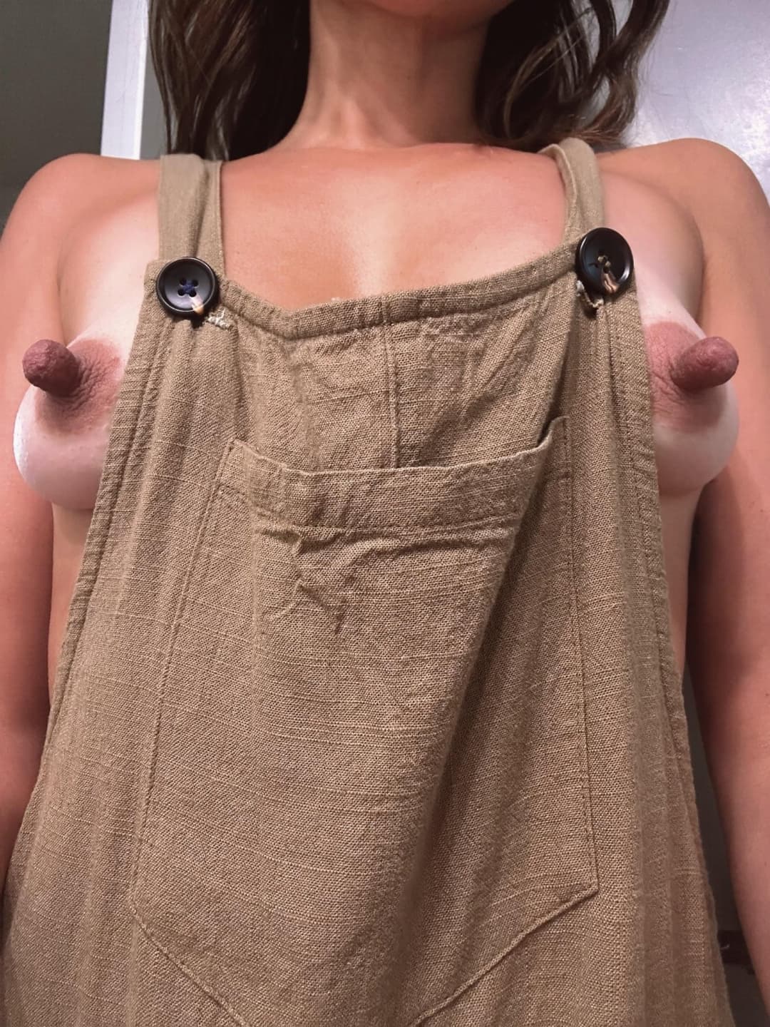 Pregnant French milf showing her super long big nipples ???