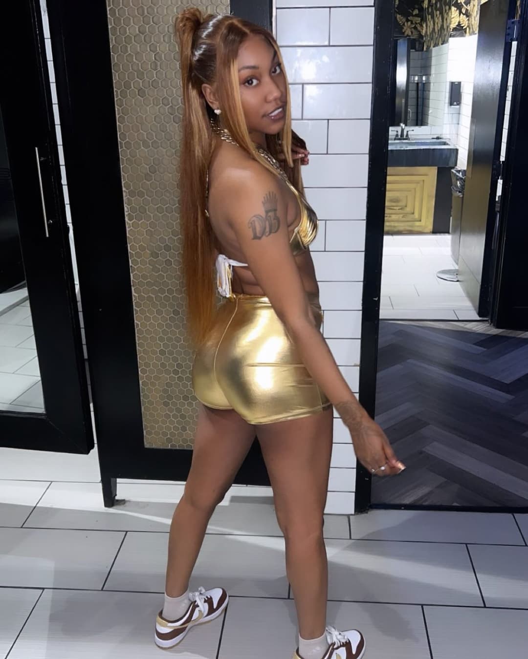 Sexy ebony rapper chick