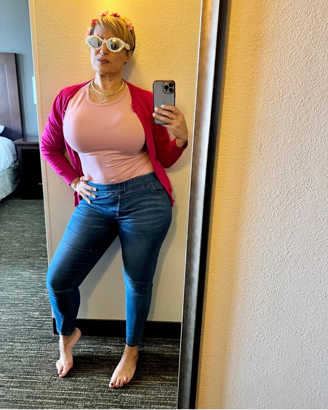 Thick Gilf flight attendant