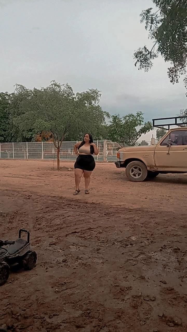 PEAR SHAPE THICK CURVY LATINA SSBBW BIG BOOTY ASS