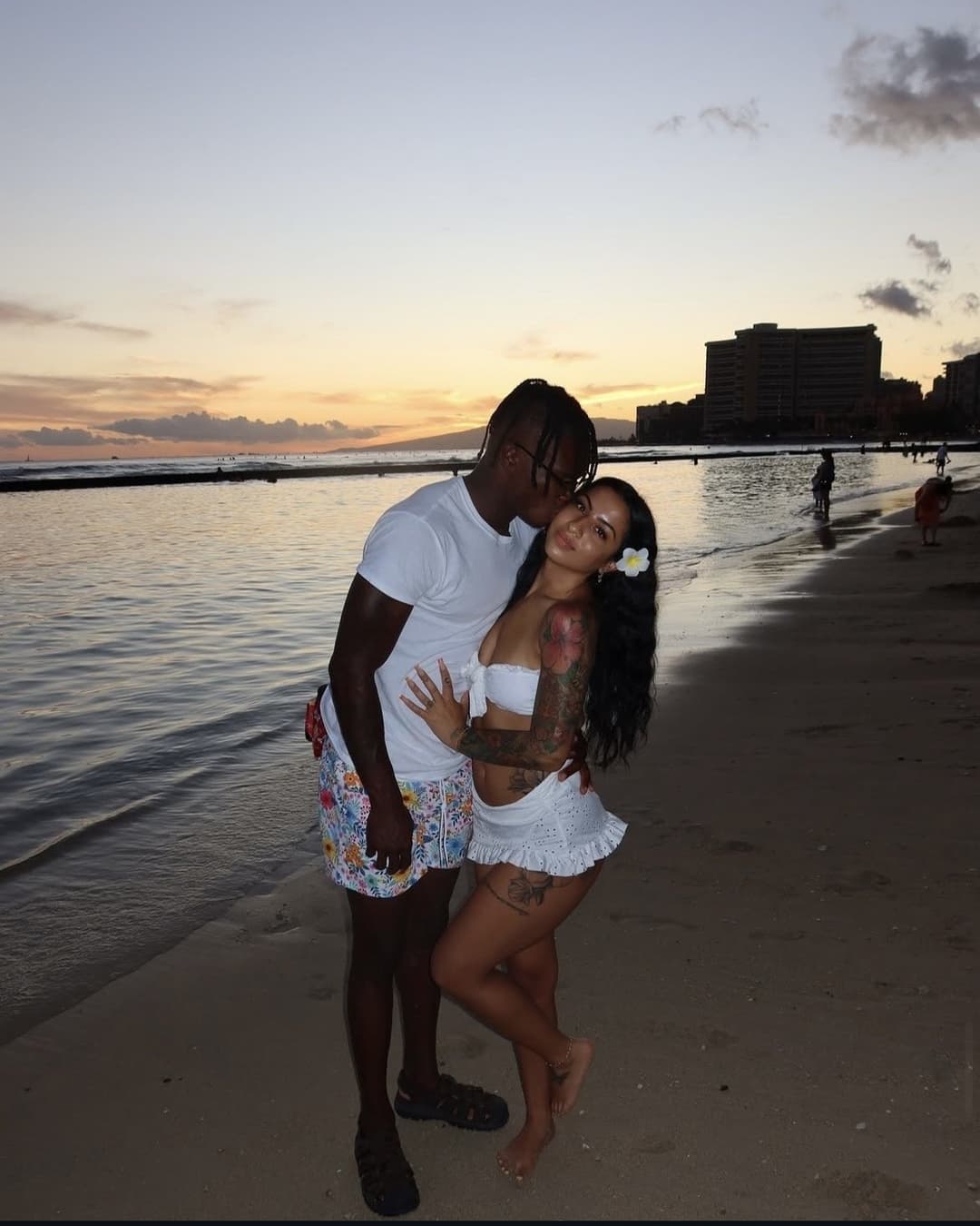 travis hunters gf leanna lenae is a baddie?