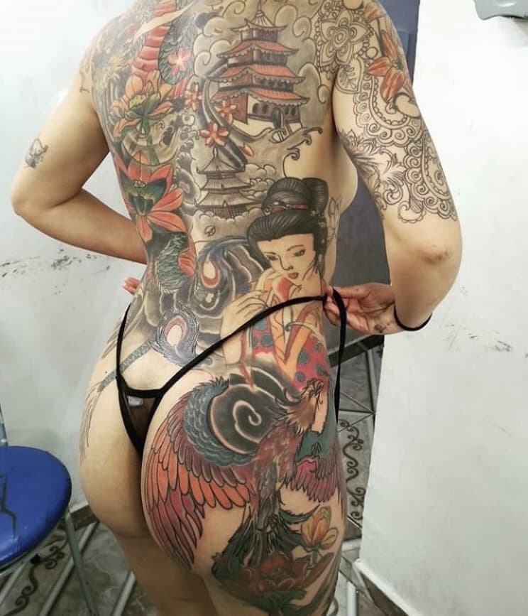 Click to view full size Tatuada cavala arrombando o cu no anal com dotado