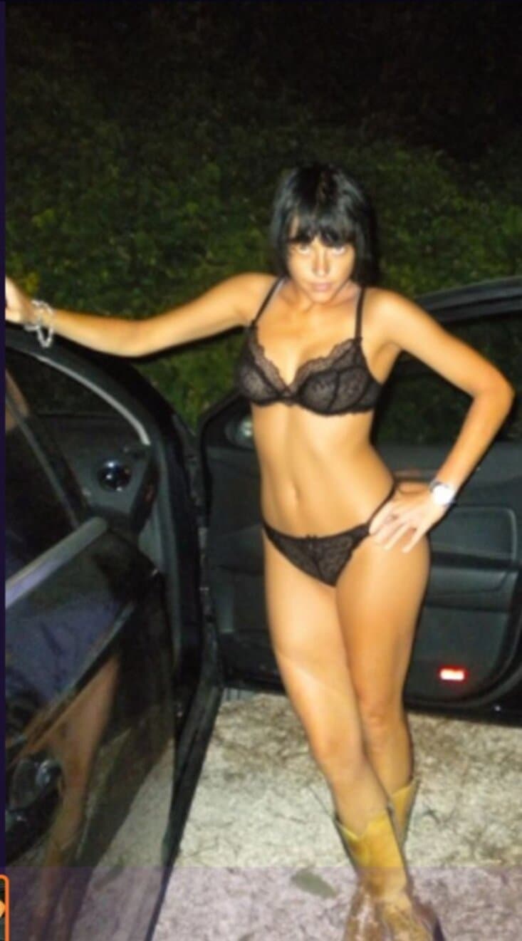 Elena la puttanona pompinara succhiacazzi di mia moglie