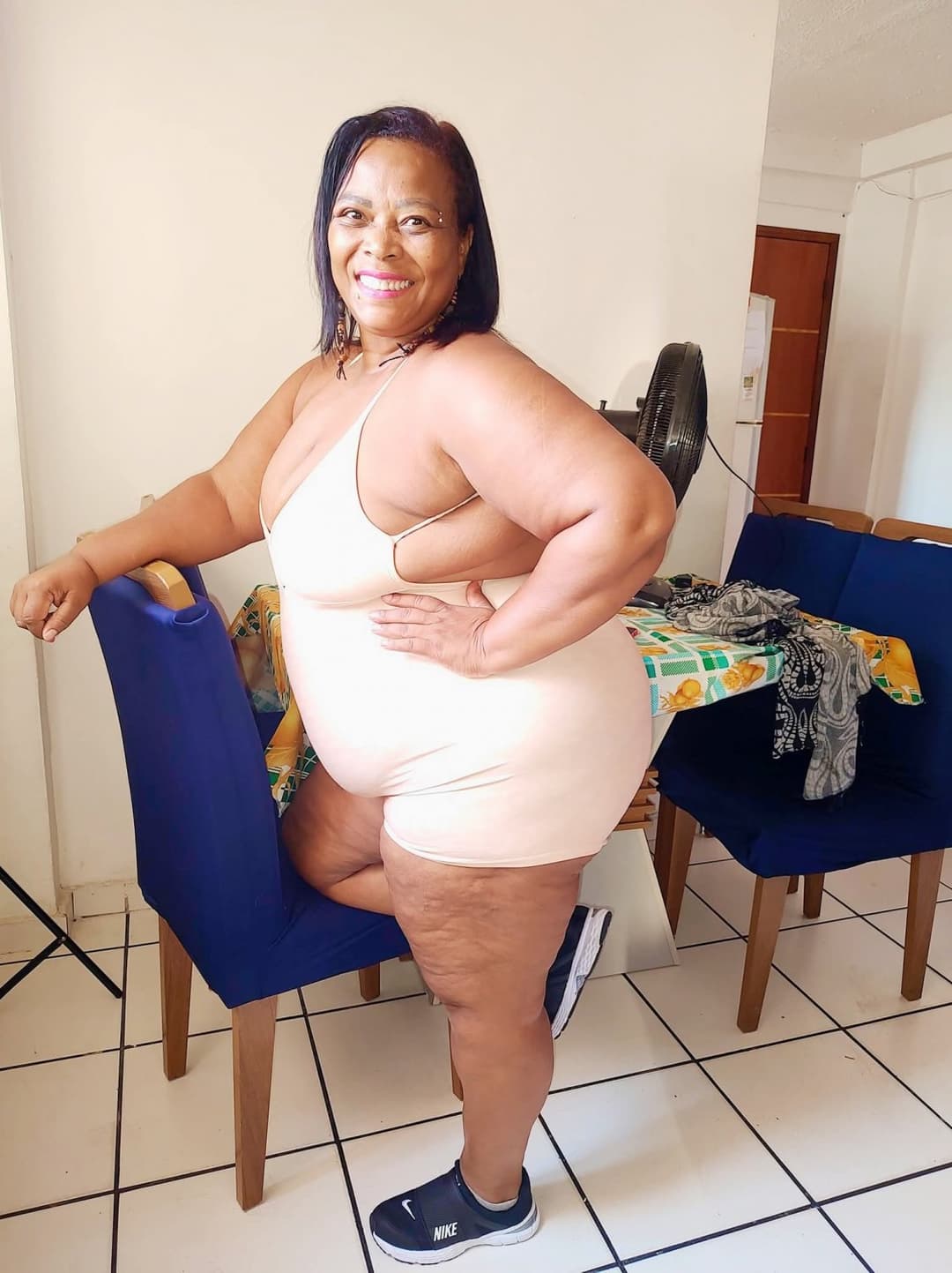 Click to view full size LATINA THICK JUICY CHUNKY SSBBW BIG ASS BOOTY