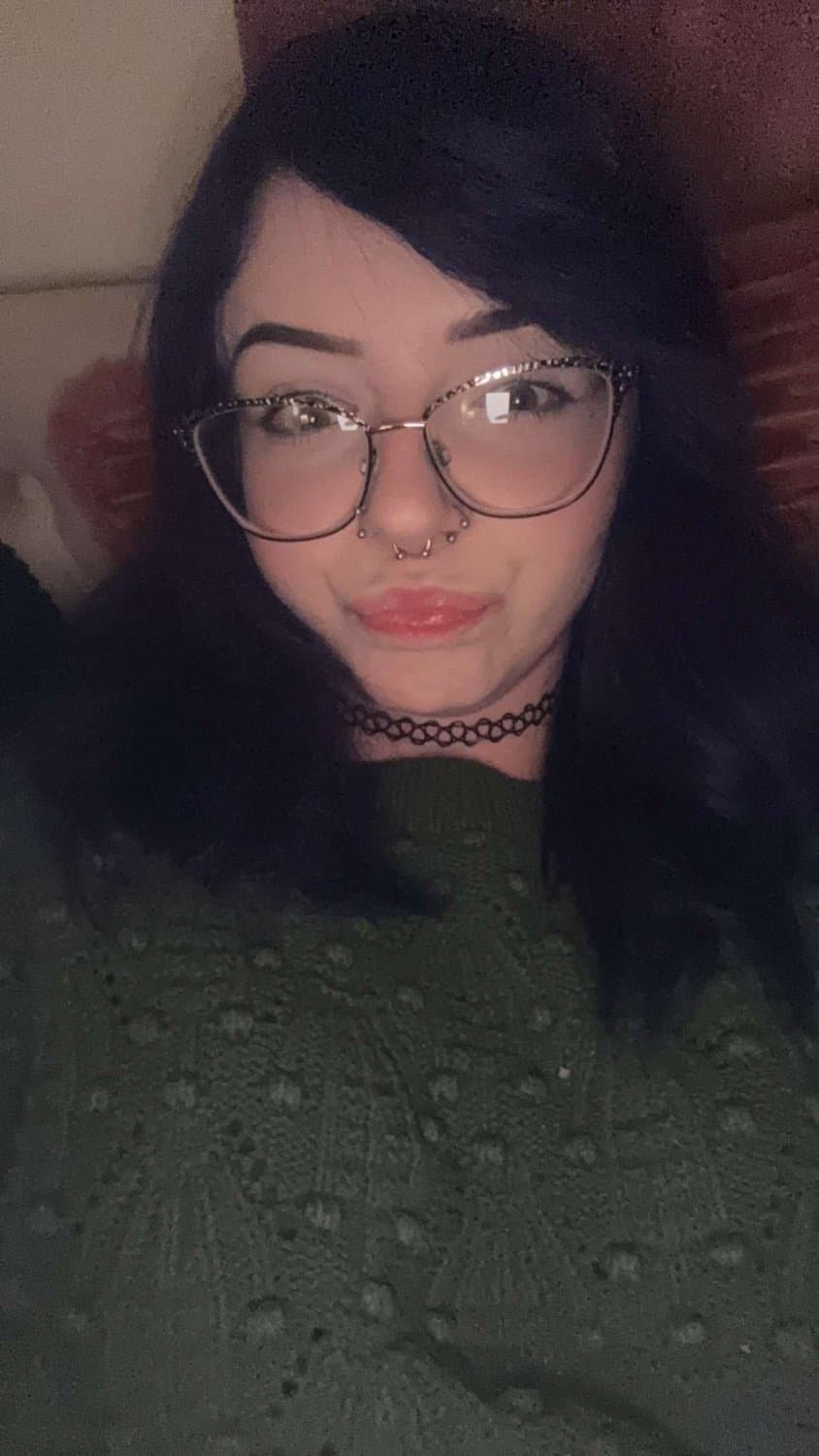 Watch how this alt / emo girl sucks a small cock pretending to be satisfied