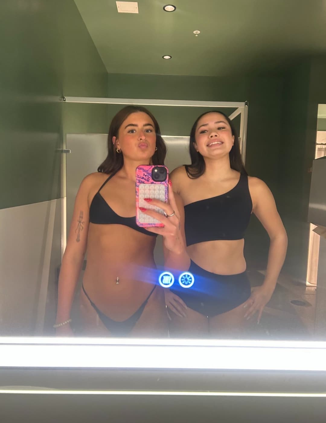 Tatted brunette teen slut laney (18)