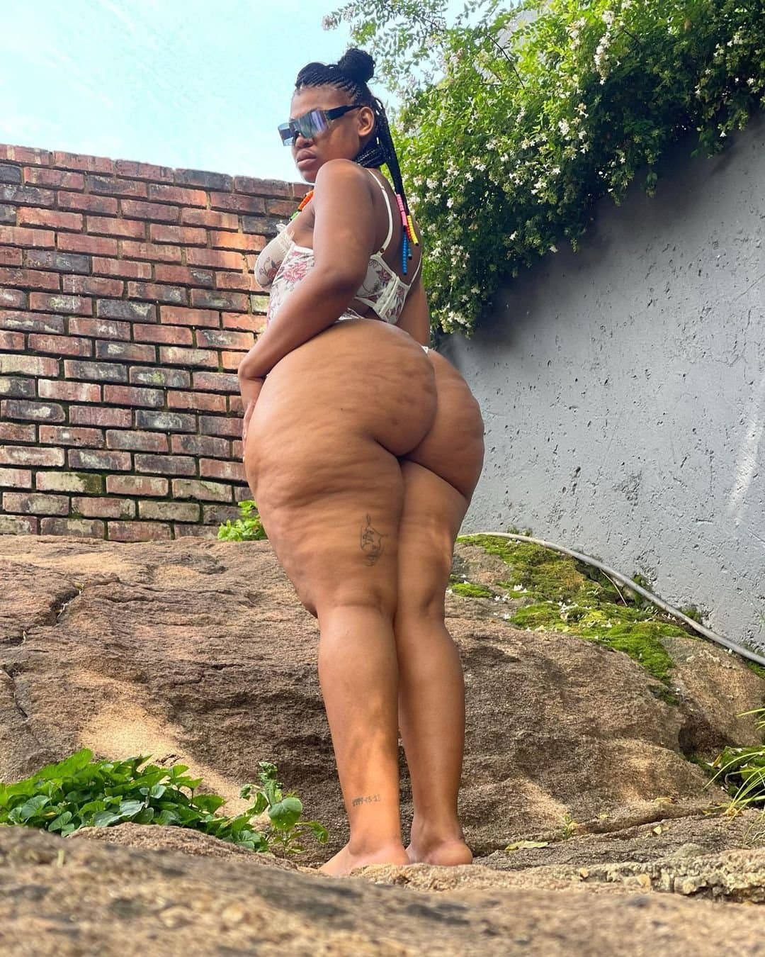 @Ms_Egbfun hourglass pear-shaped South African ass