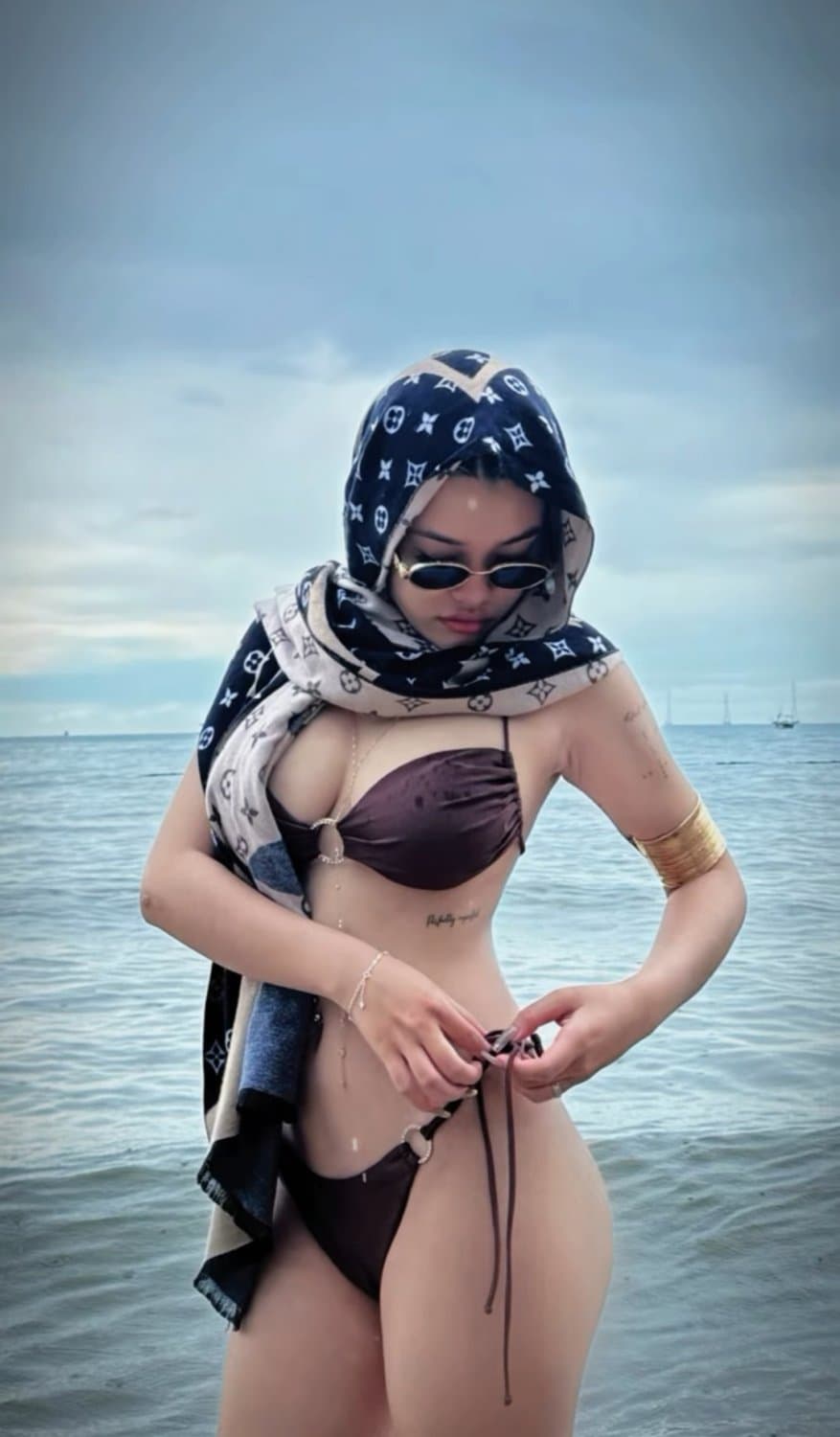 VietNam bitch, need bbc to put in her pussyy