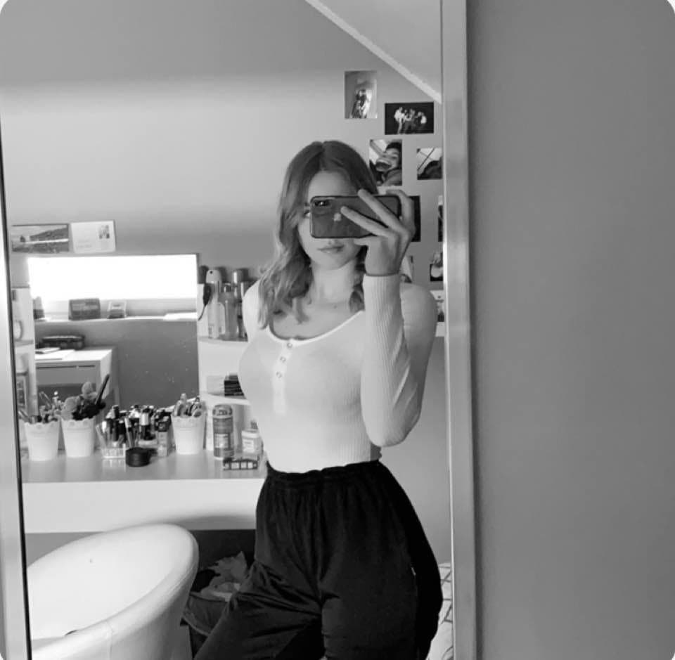 Click to view full size Cute German teens Lea and Lea