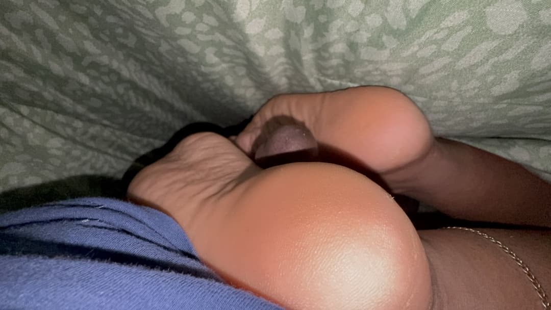 My wife giving me a mind blowing sideways solejob