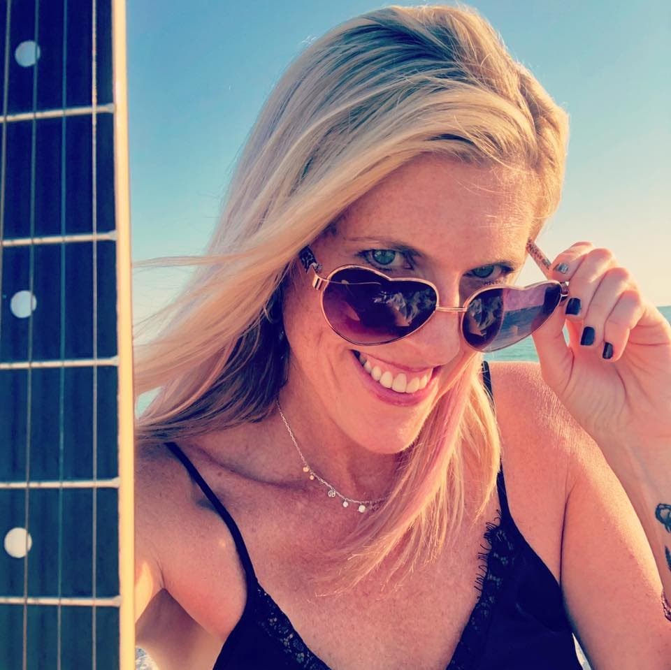 Musician Julie & wholesome Melissa stripped naked at a bar contest circa early 2000’s