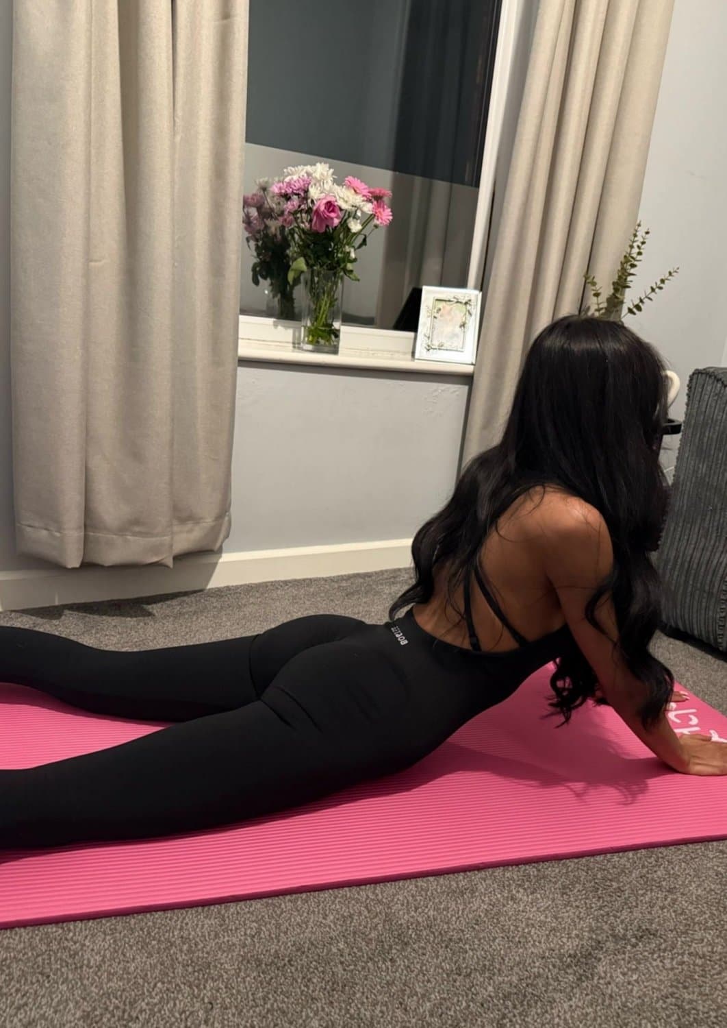 Click to view full size Flexed out, stretched up, and ready to ruin your focus