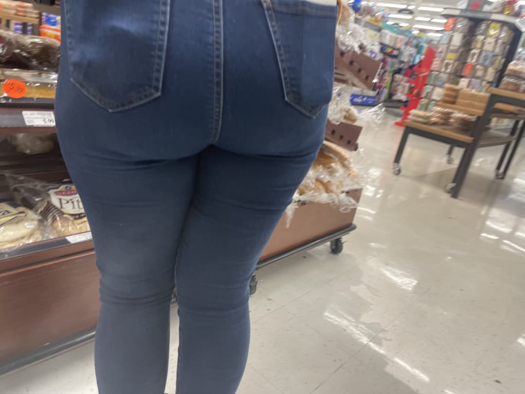 First time ever doing candid! Let me know how I did! Candid teen at the store